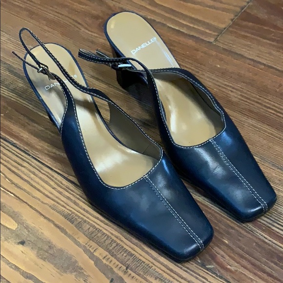 Danielle navy heels size 7.5 - Picture 1 of 6